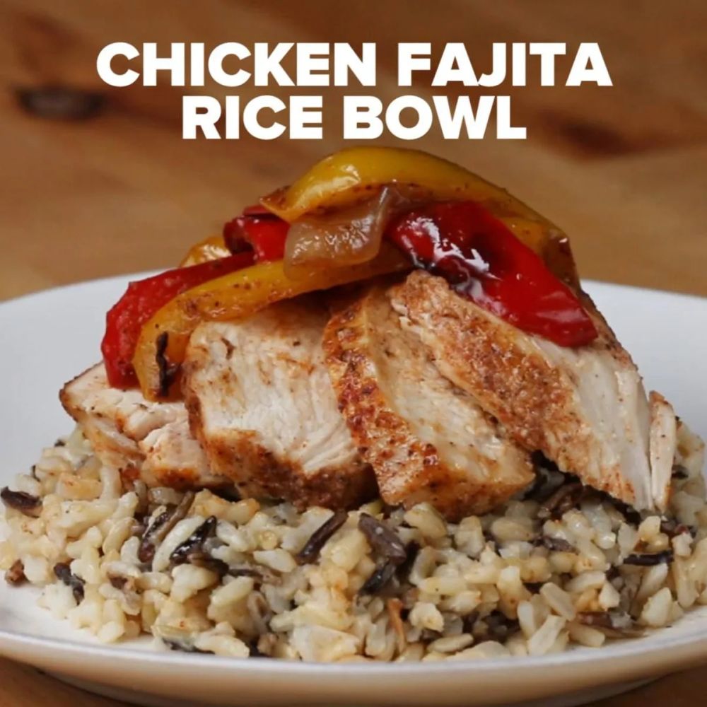 One-Pan Chicken Fajita Rice Bowl