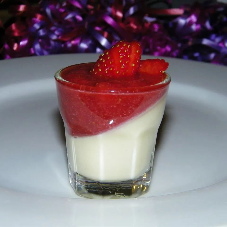 Panna Cotta With Fresh Strawberry Sauce