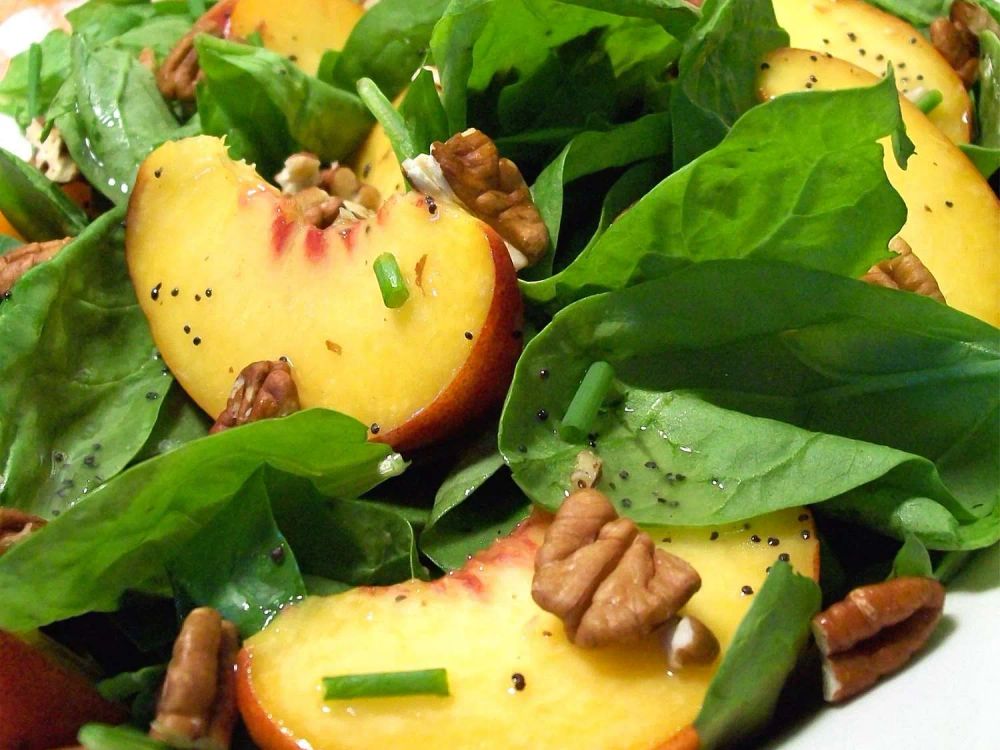 Spinach Salad with Peaches and Pecans