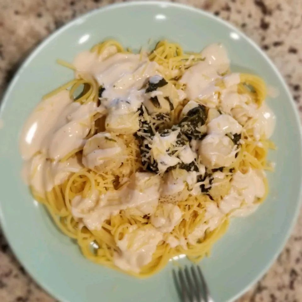 Scallops and Spinach Over Pasta