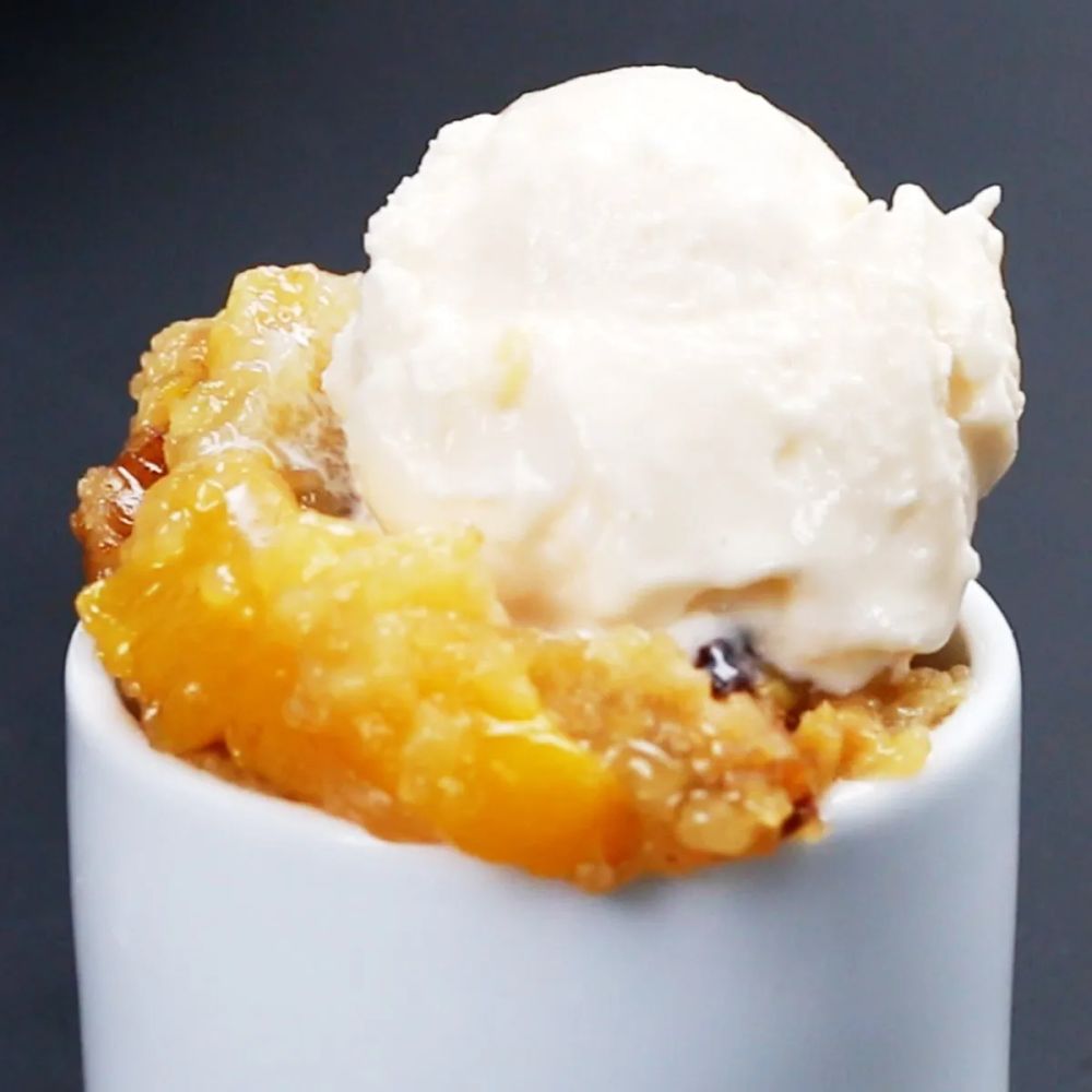 Slow-Cooker Peach Cobbler