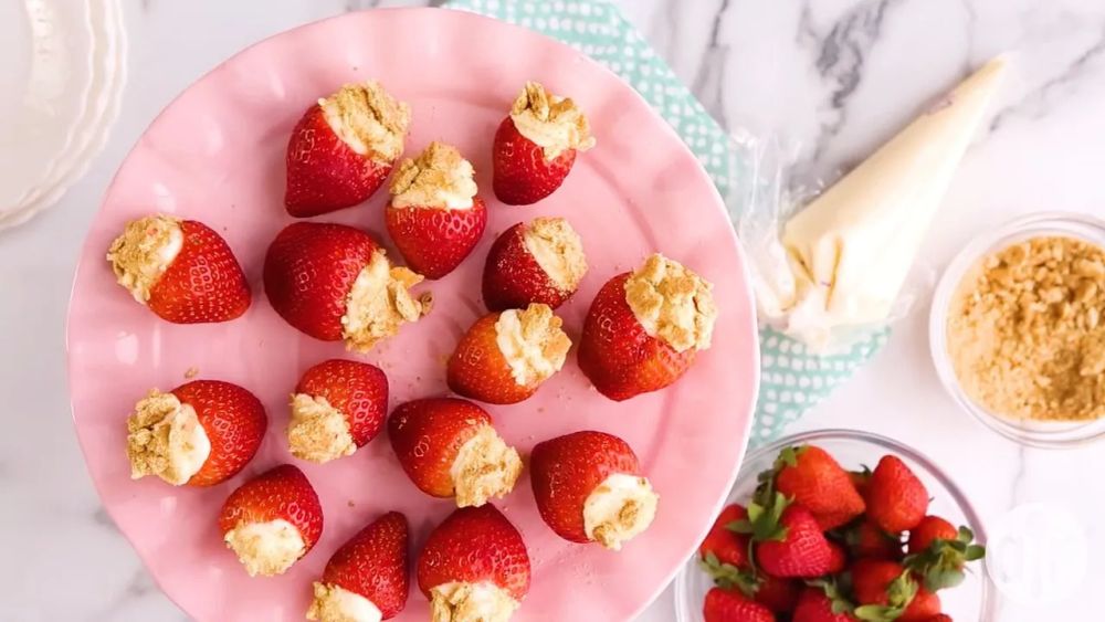 Cheesecake-Stuffed Strawberries