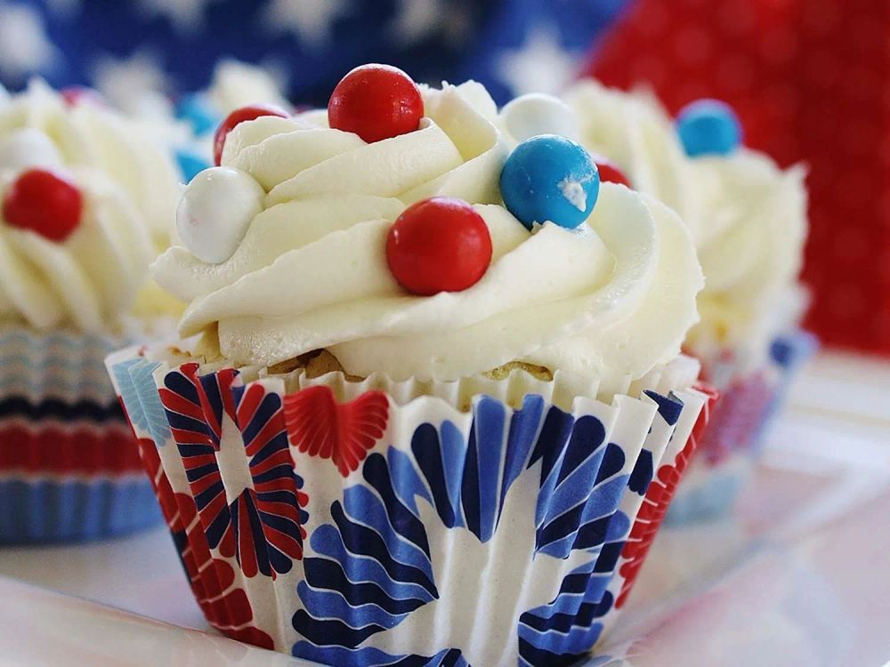 Banana and Vanilla Cupcakes with Buttercream Frosting