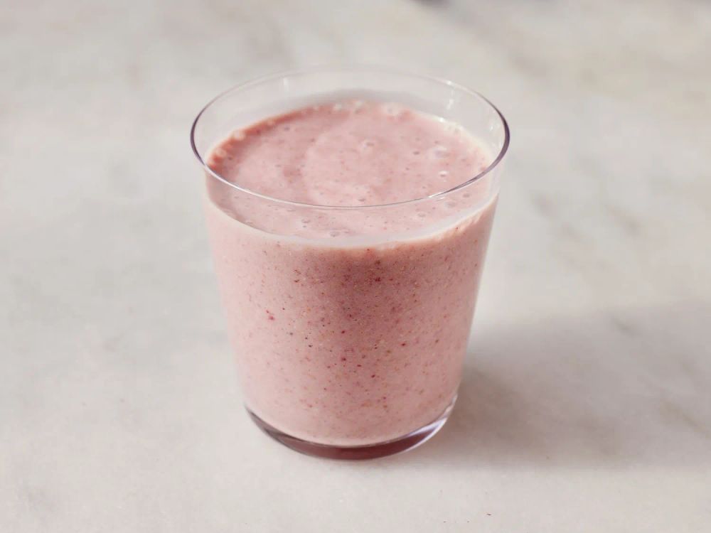 Strawberry Oatmeal Breakfast Smoothie