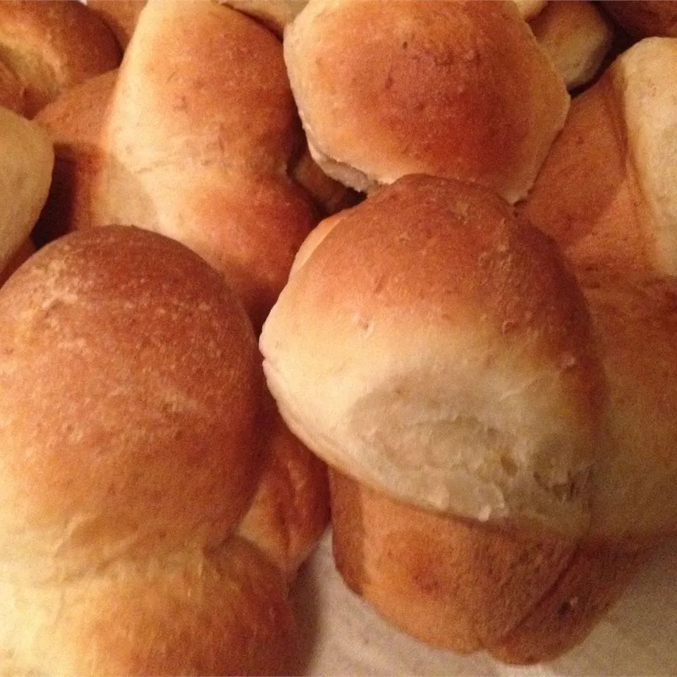 Deb's Cloverleaf Rolls