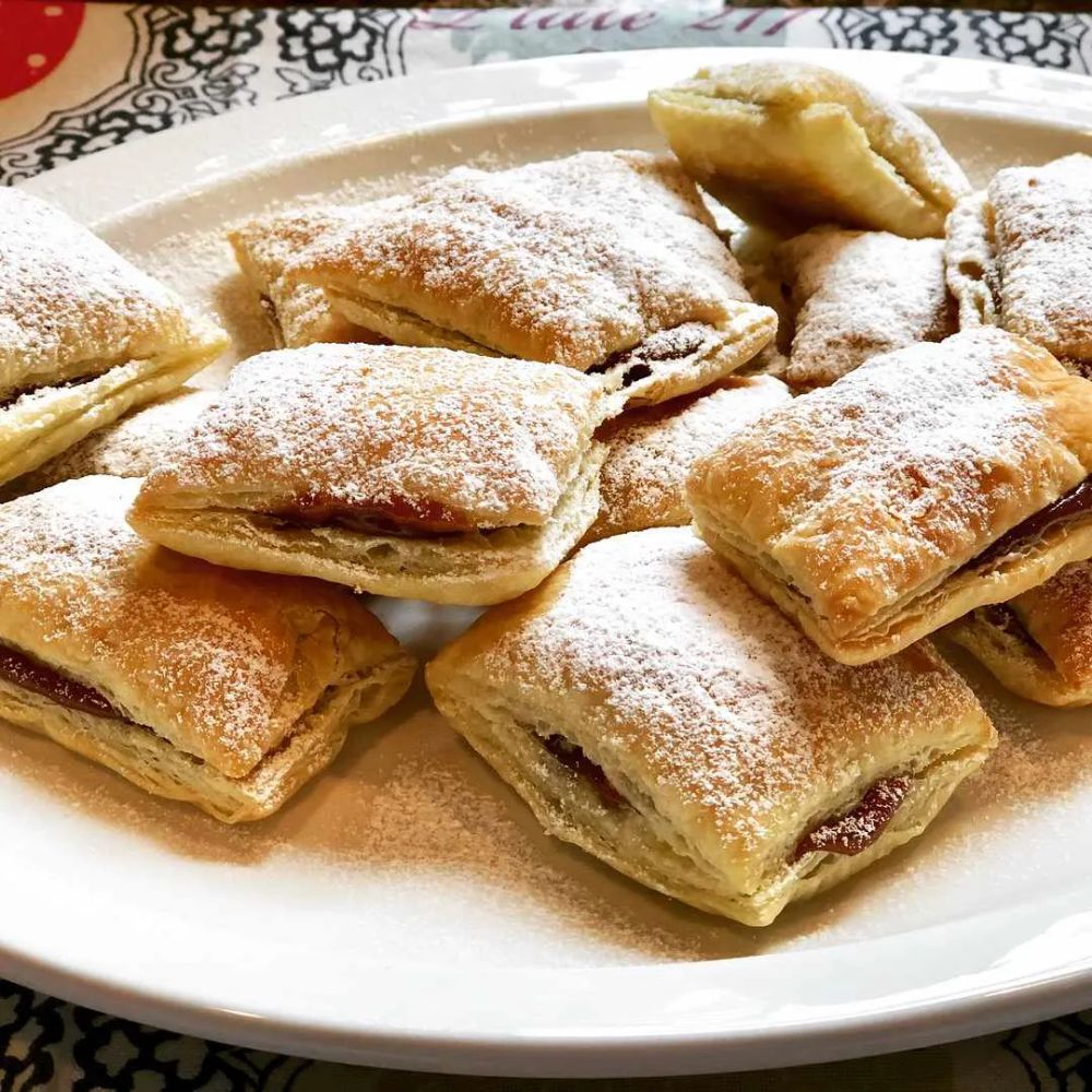 Quick and Easy Perfect Puff Pastry Squares with Dulce de Leche