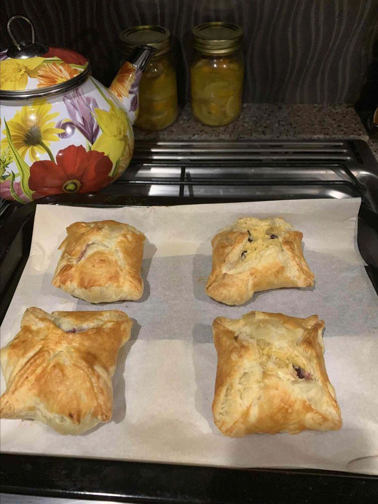 Easy Blackberry Cheese Danish