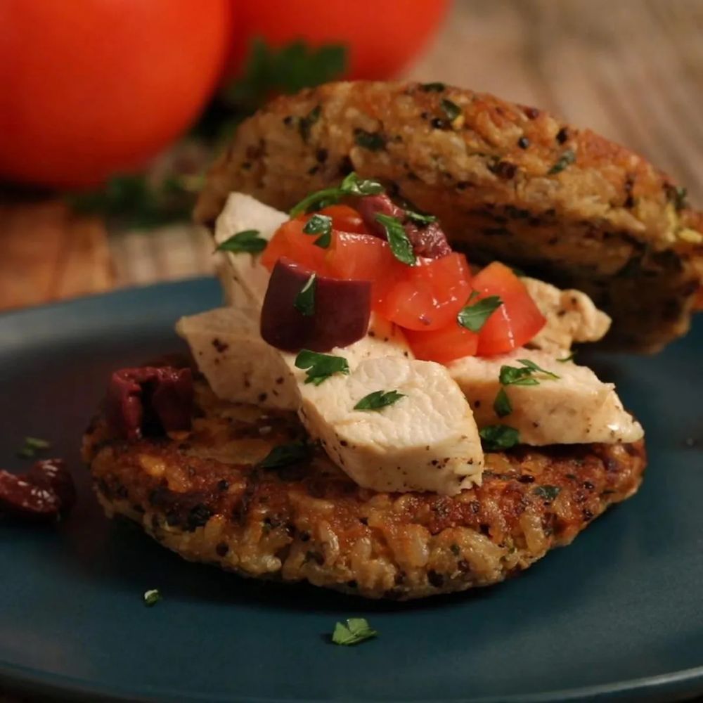 Organic Quinoa Rice Cakes With Mediterranean Chicken