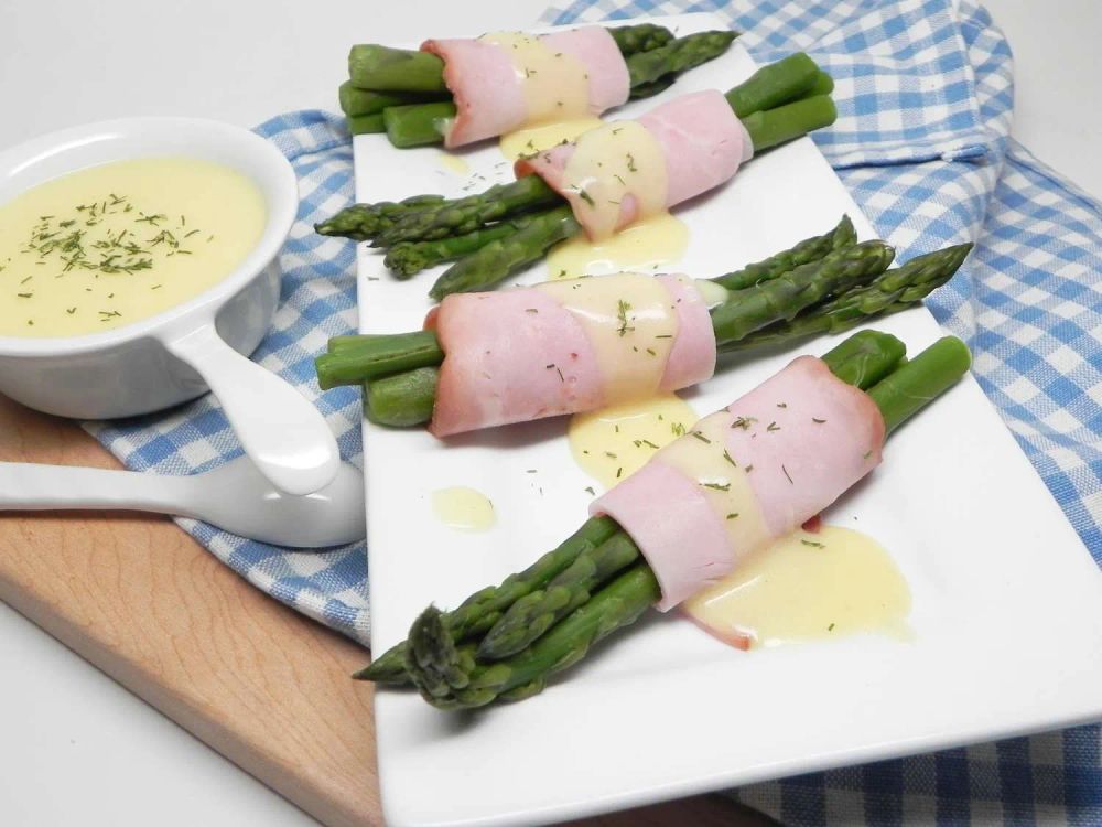 Ham and Asparagus Bundles with Hollandaise Sauce