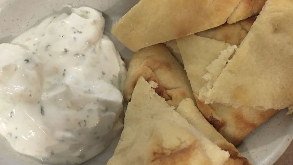 5-Ingredient Simple Tzatziki Dip