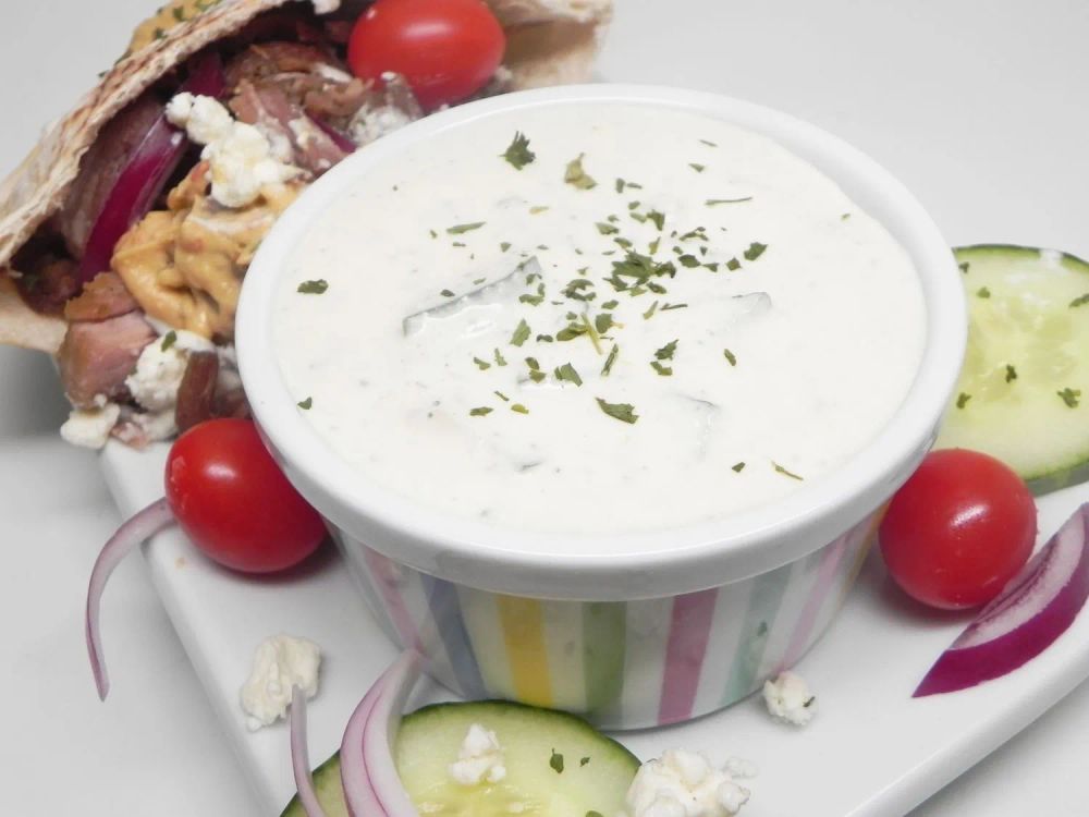 Simple Vegan Tzatziki Sauce