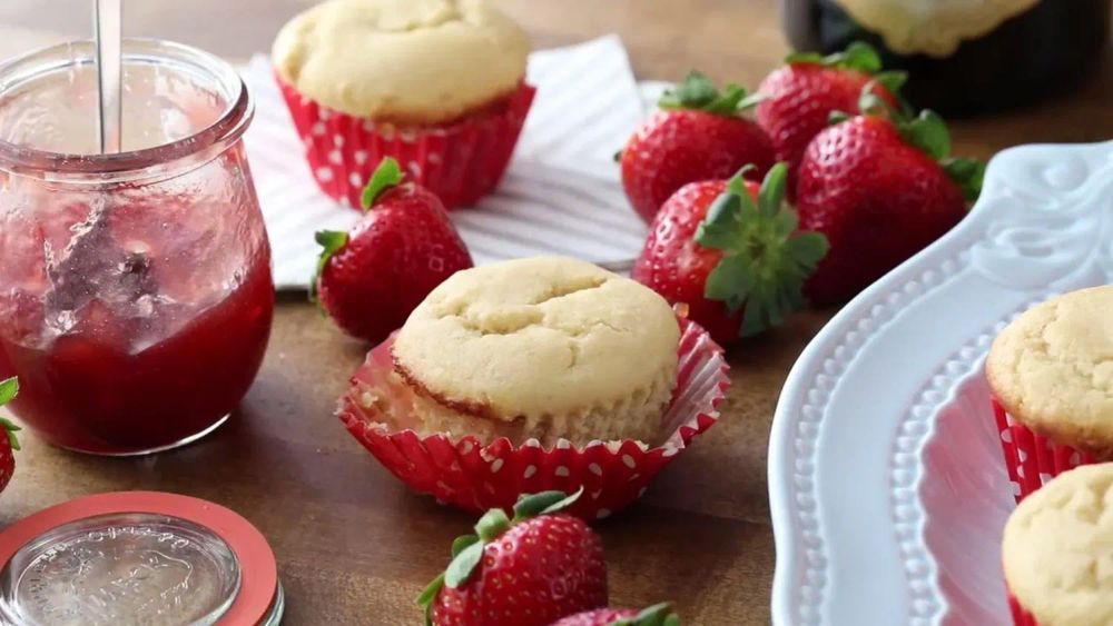 Strawberry Cheesecake Muffins