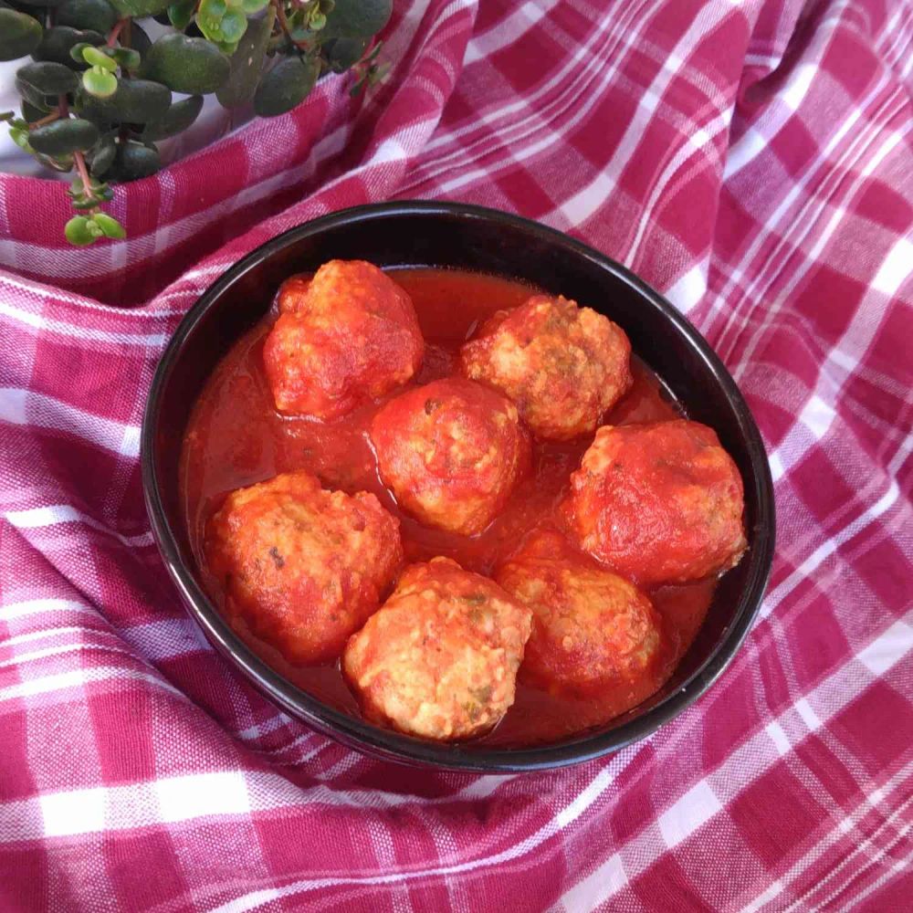 Slow Cooker Chicken Meatballs in Tomato Sauce