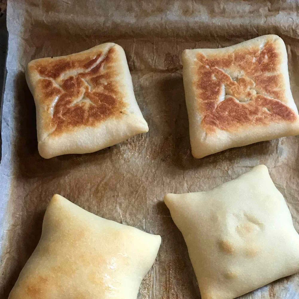 Bierocks (German Meat Turnovers)