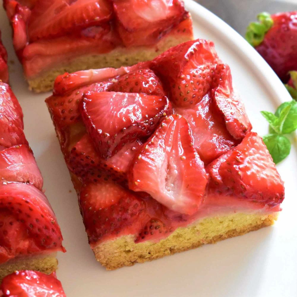 Strawberry Shortbread Bars