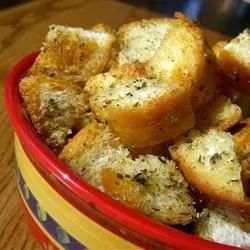 Yummy Garlic Croutons