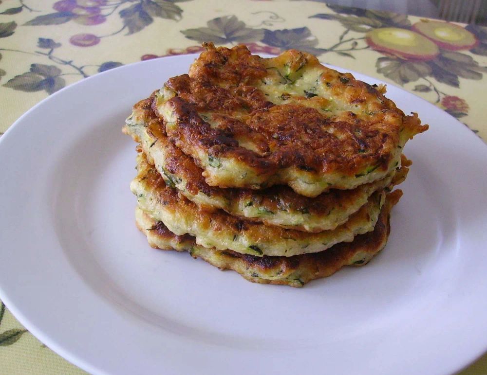 Kolokithokeftedes (Greek Zucchini Fritters)