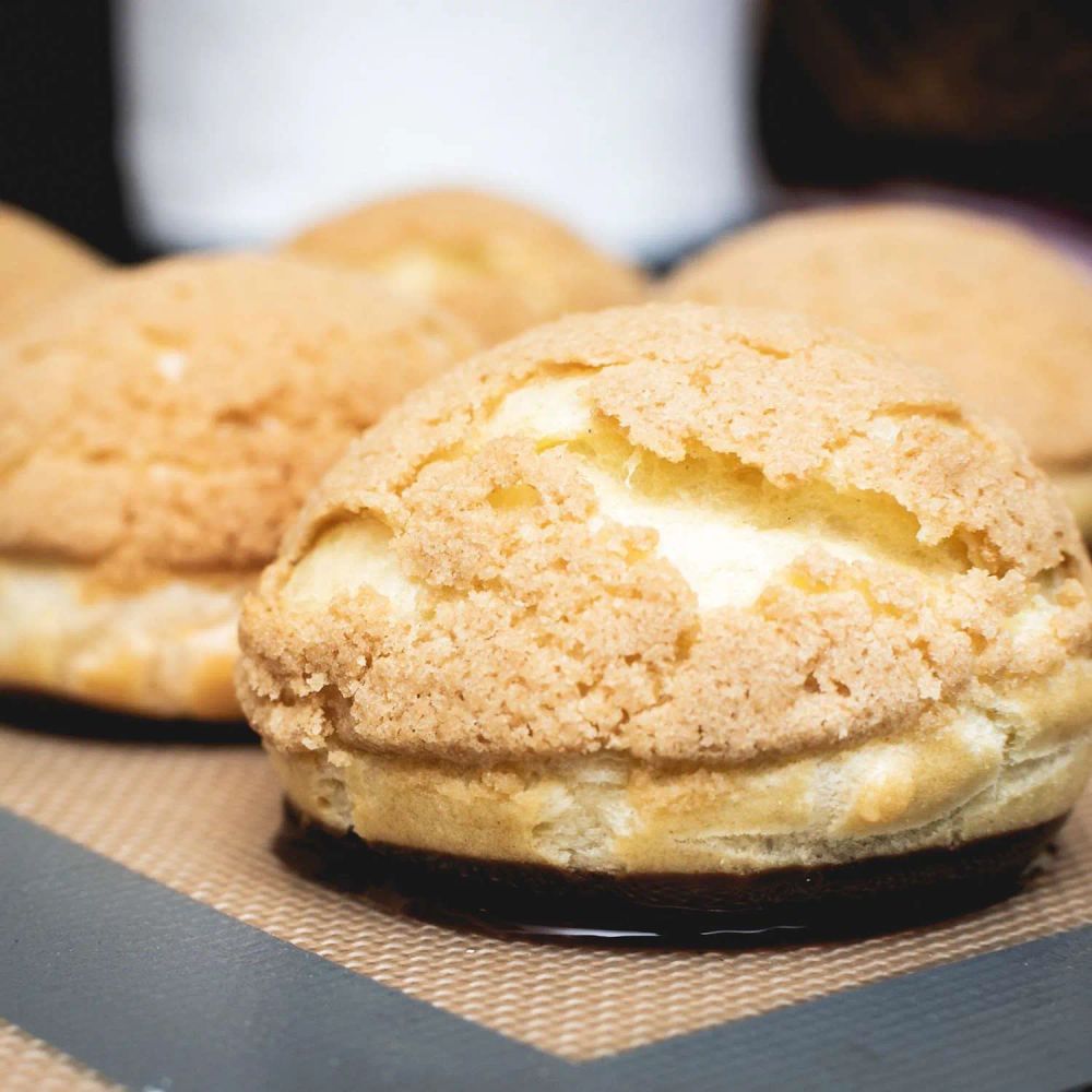 Cream Puff "Crack Buns" (Choux au Craquelin)