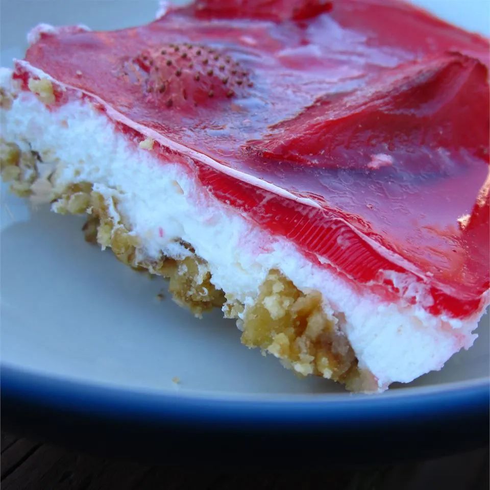 Old-Fashioned Strawberry Pretzel Salad