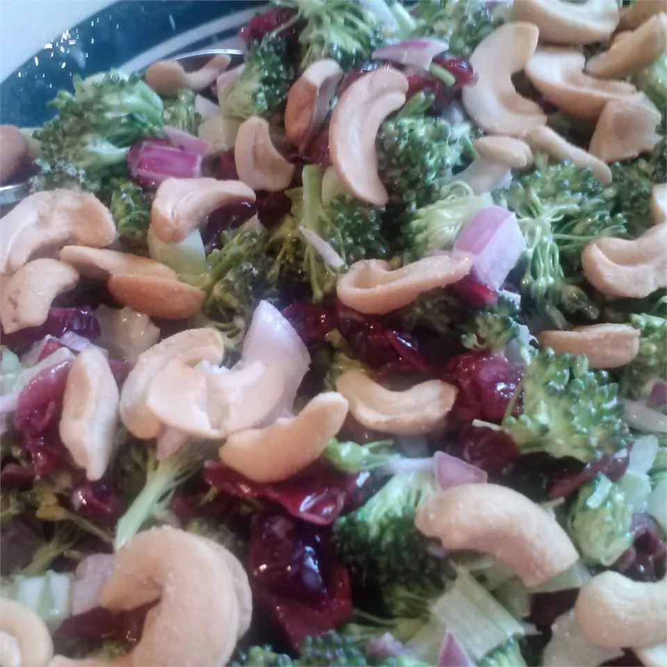 Delicious Broccoli Cranberry Salad