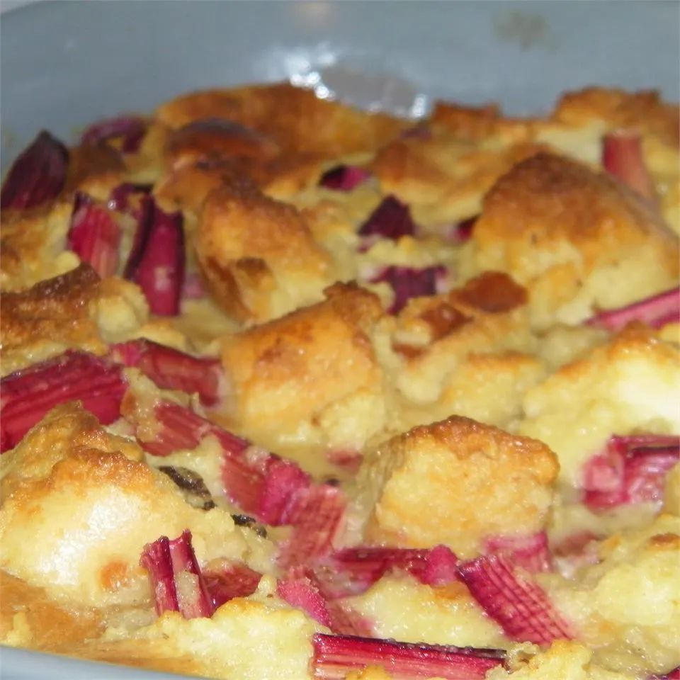 Old Fashioned Rhubarb Bread Pudding