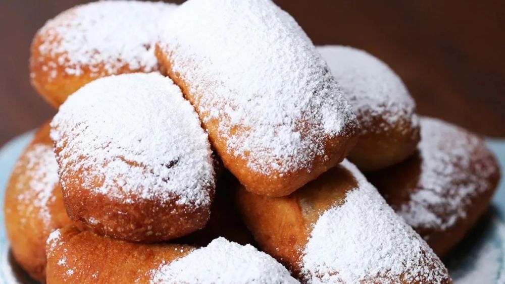 Peach Cobbler Stuffed ‘Beignets’