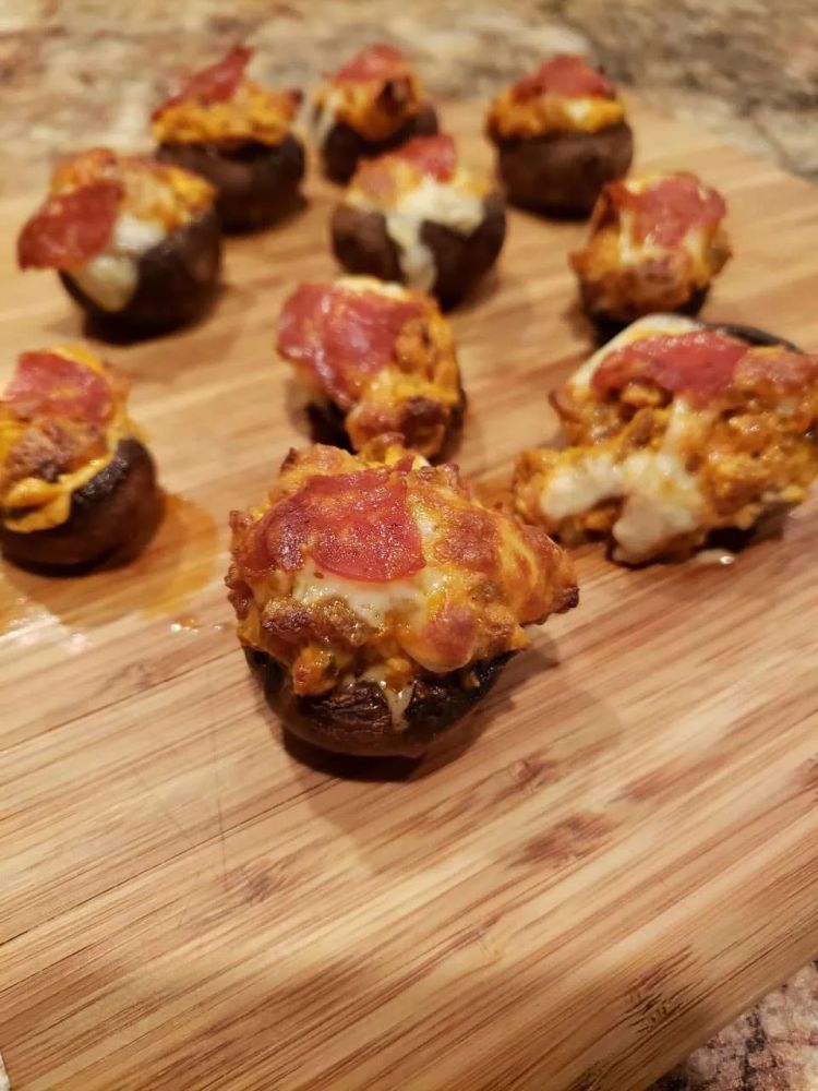 Pizza-Stuffed Mushrooms