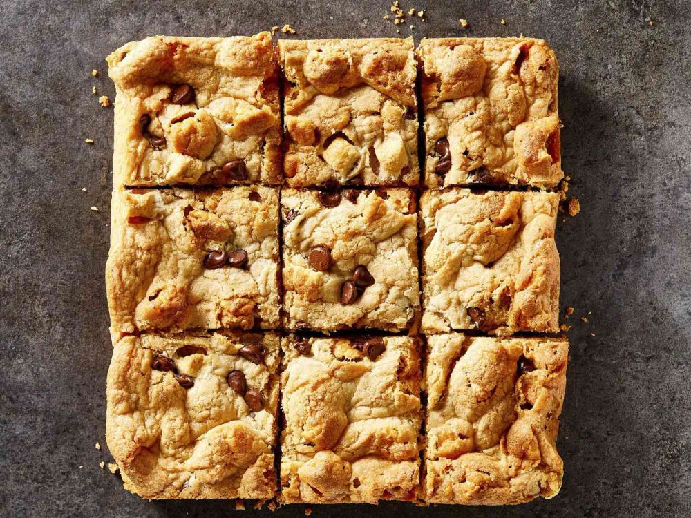 Chocolate Chip Fluffernutter Blondies