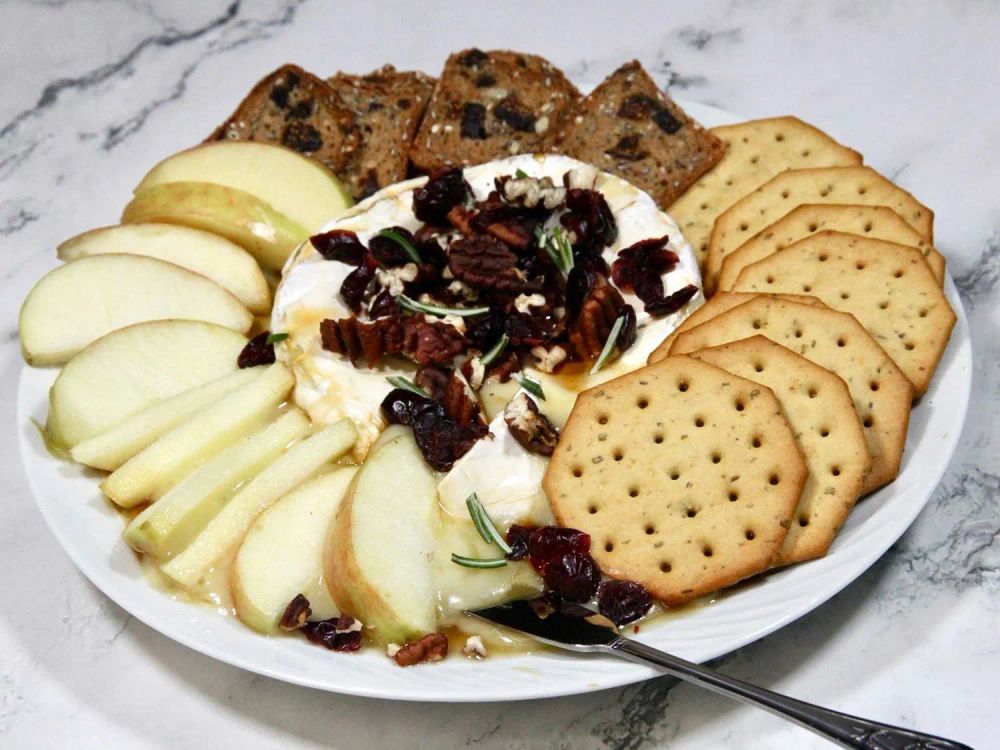 Baked Brie with Honey, Pecans, and Cranberries