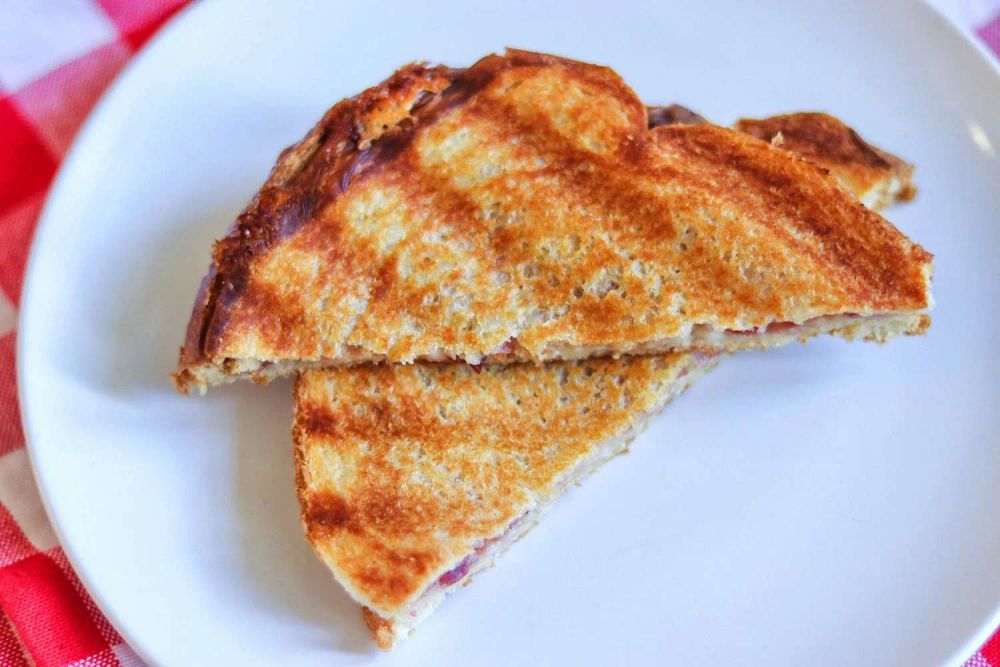 Grilled Camembert Sandwich