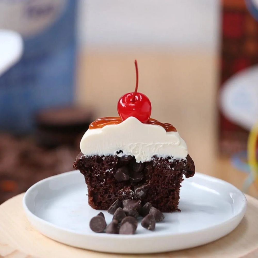 Chocolate Pinata Cupcake: Opulence