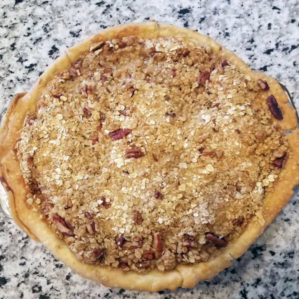 Caramel Apple Crumble Pie