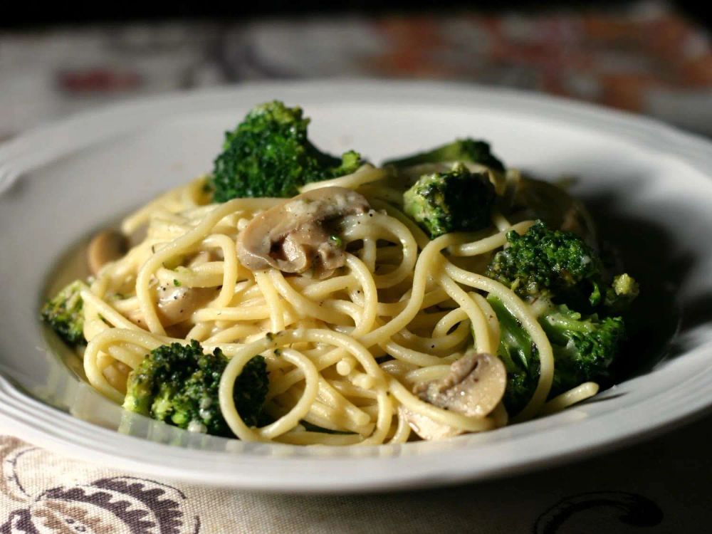 Spaghetti with Broccoli and Mushrooms