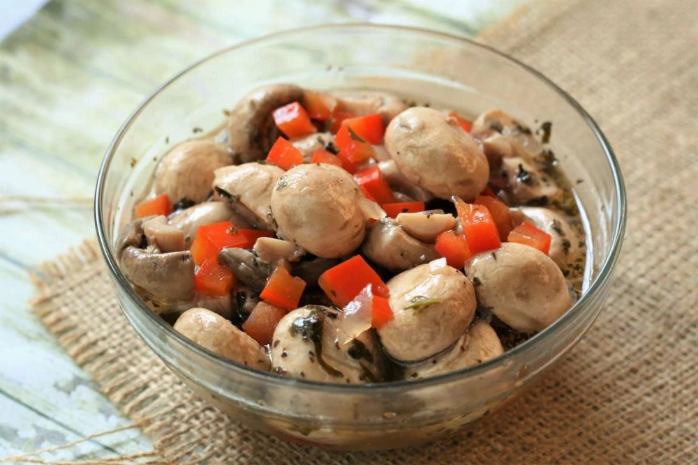 Marinated Mushrooms with Red Bell Peppers