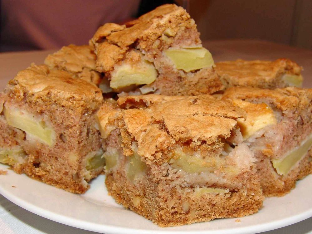 Romanian Apple Cake