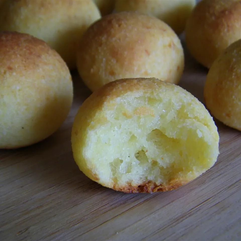 Brazilian Cheese Rolls (Pão de Queijo)