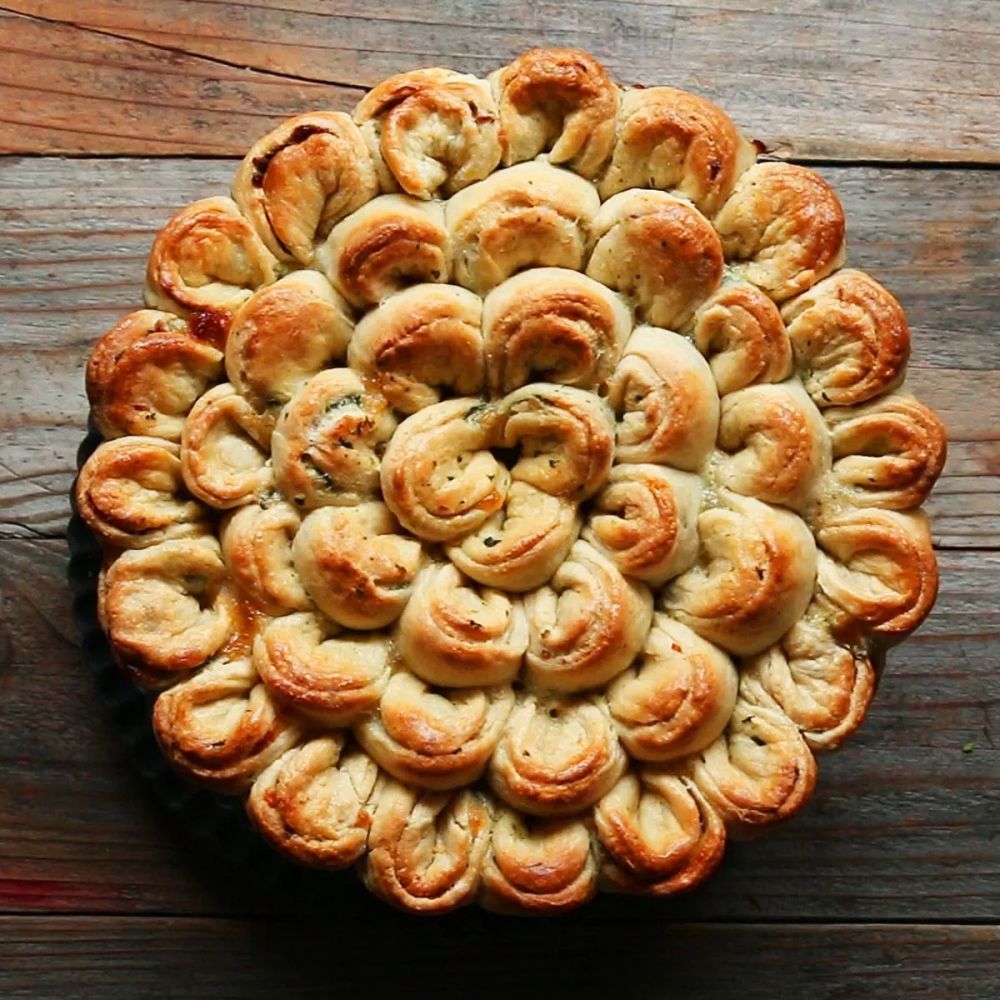 Chicken And Spinach Pull-Apart Bread