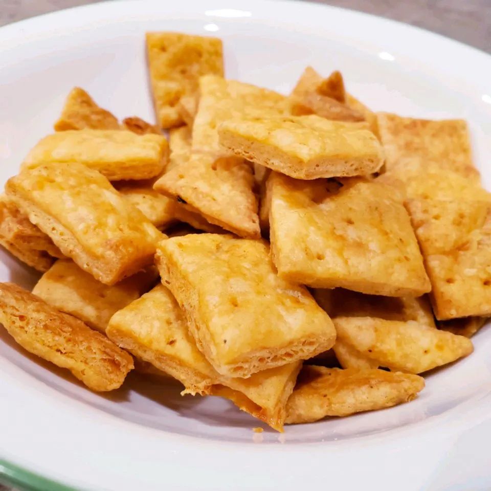 Chef John's Cheesy Crackers