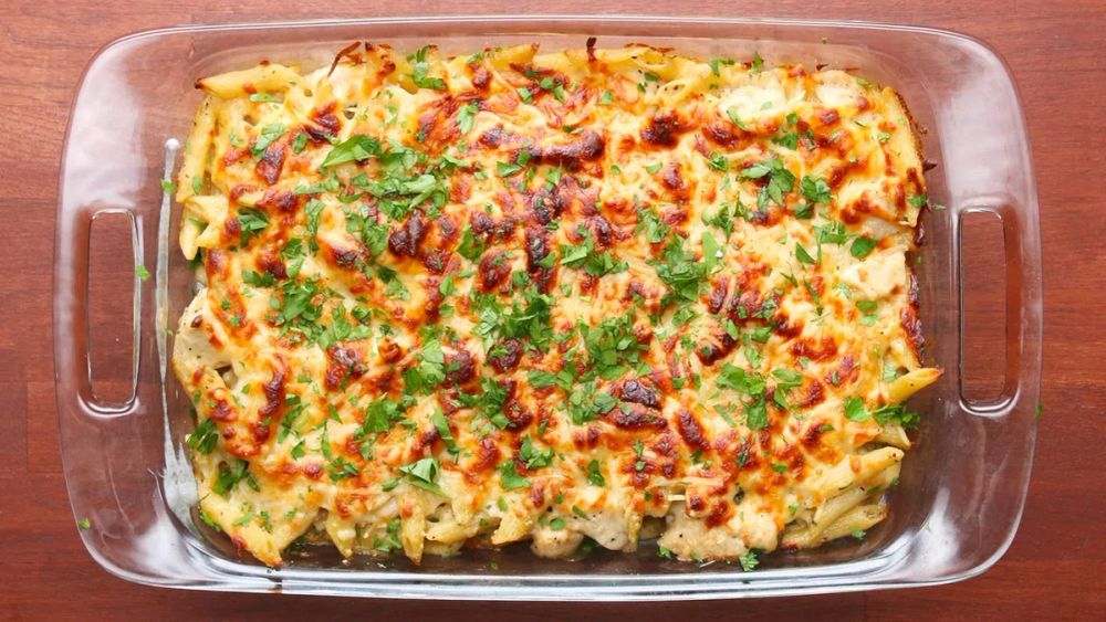 Cheesy Chicken Alfredo Pasta Bake