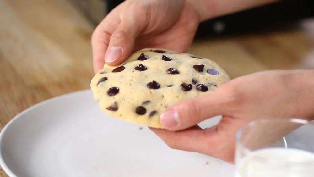 2-Minute Chocolate Chip Cookie