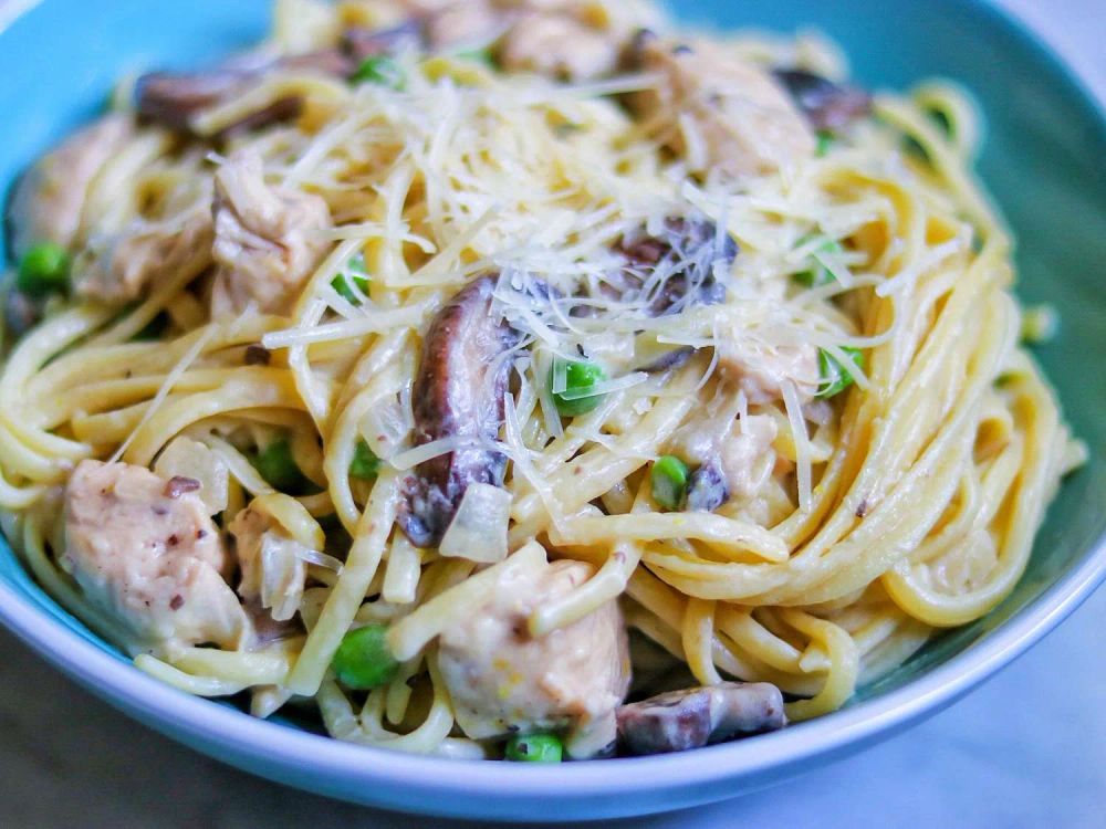 Cheesy Lemon-Chicken Pasta