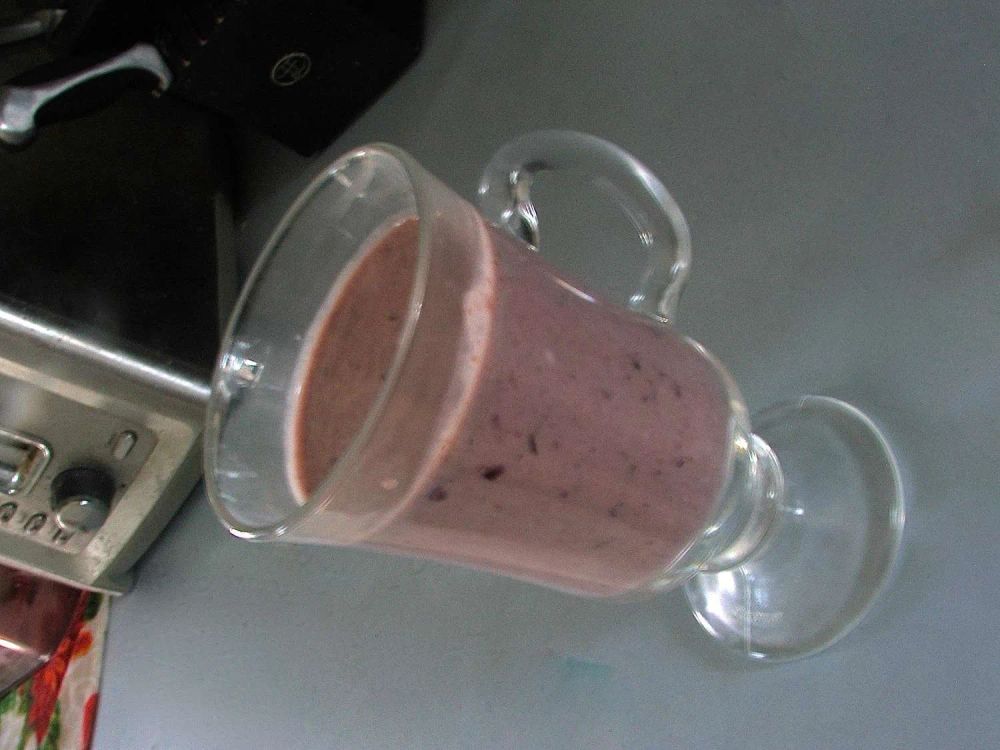 Blueberry-Ginger Breakfast Smoothie