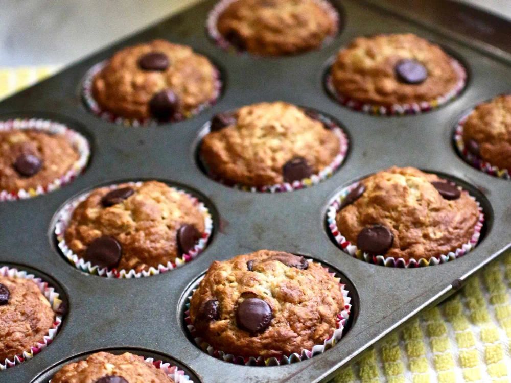 Healthy Banana Chocolate Chip Oat Muffins