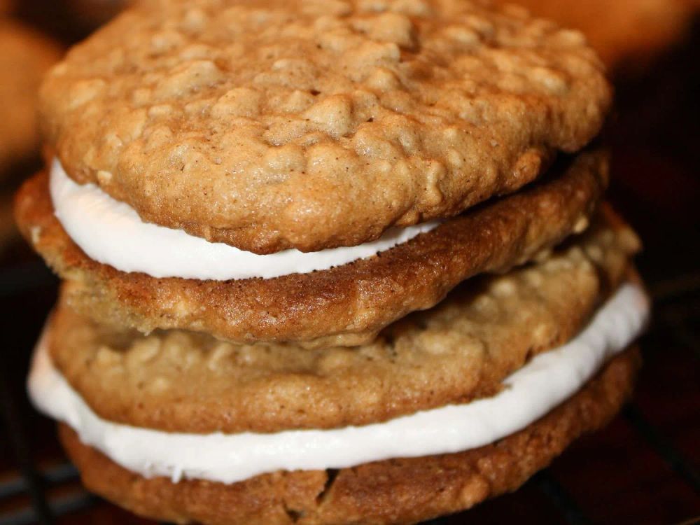 Oatmeal Whoopie Pies