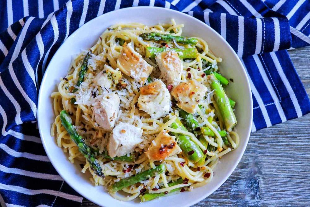 Lemon-Asparagus Spaghetti with Basil Chicken