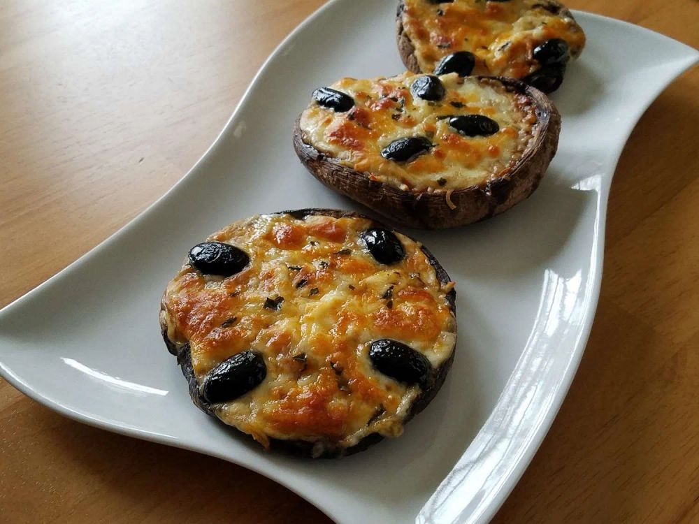 Pizza-Style Portabello Mushrooms