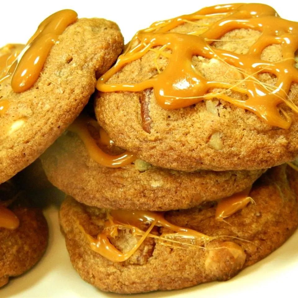 Caramel Pecan Cinnamon Roll Cookies