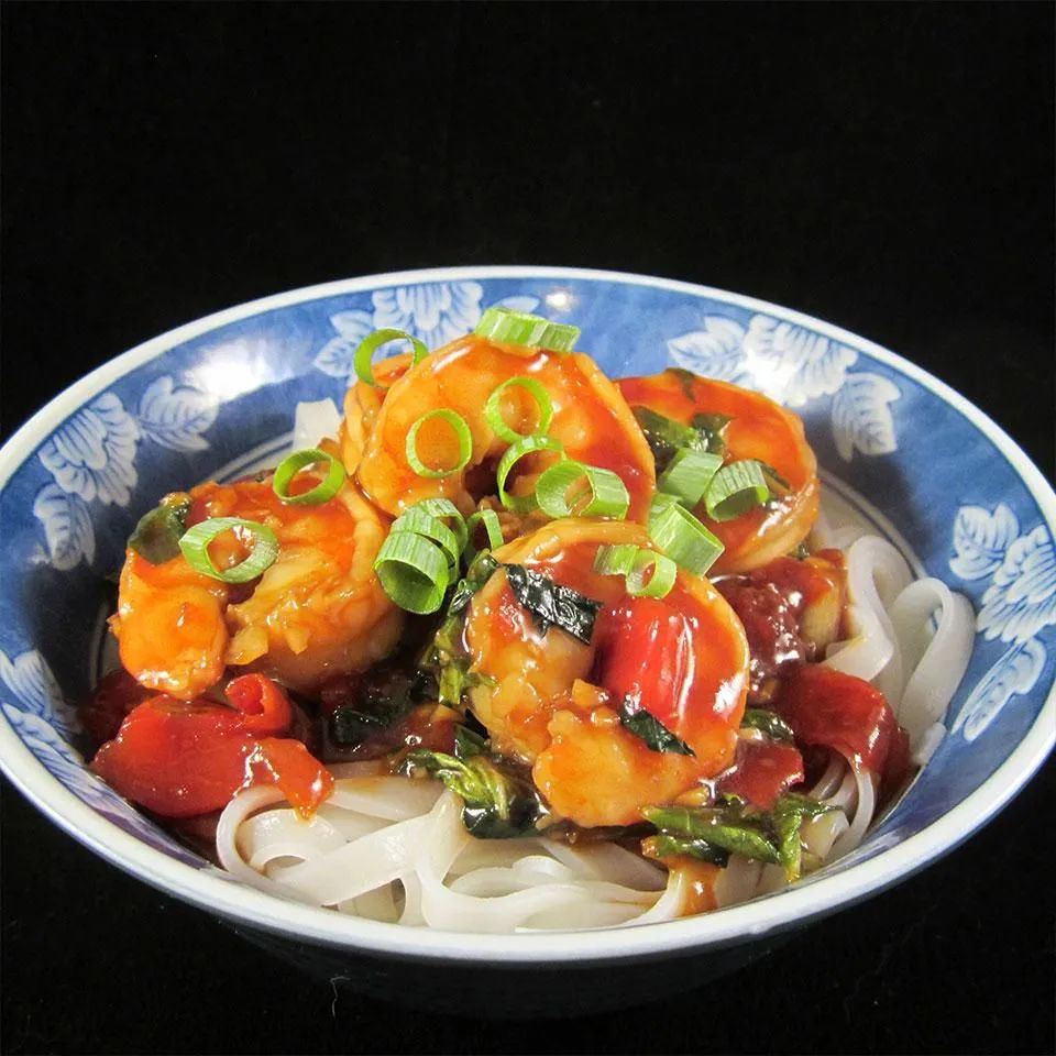 Shrimp Stir Fry with Bok Choy, Diced Tomatoes, and Rice Noodles