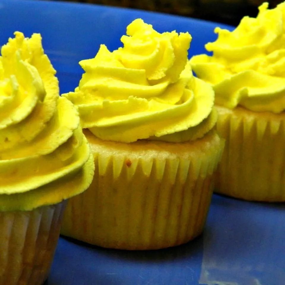 Lemon Cupcakes with Lemon Frosting