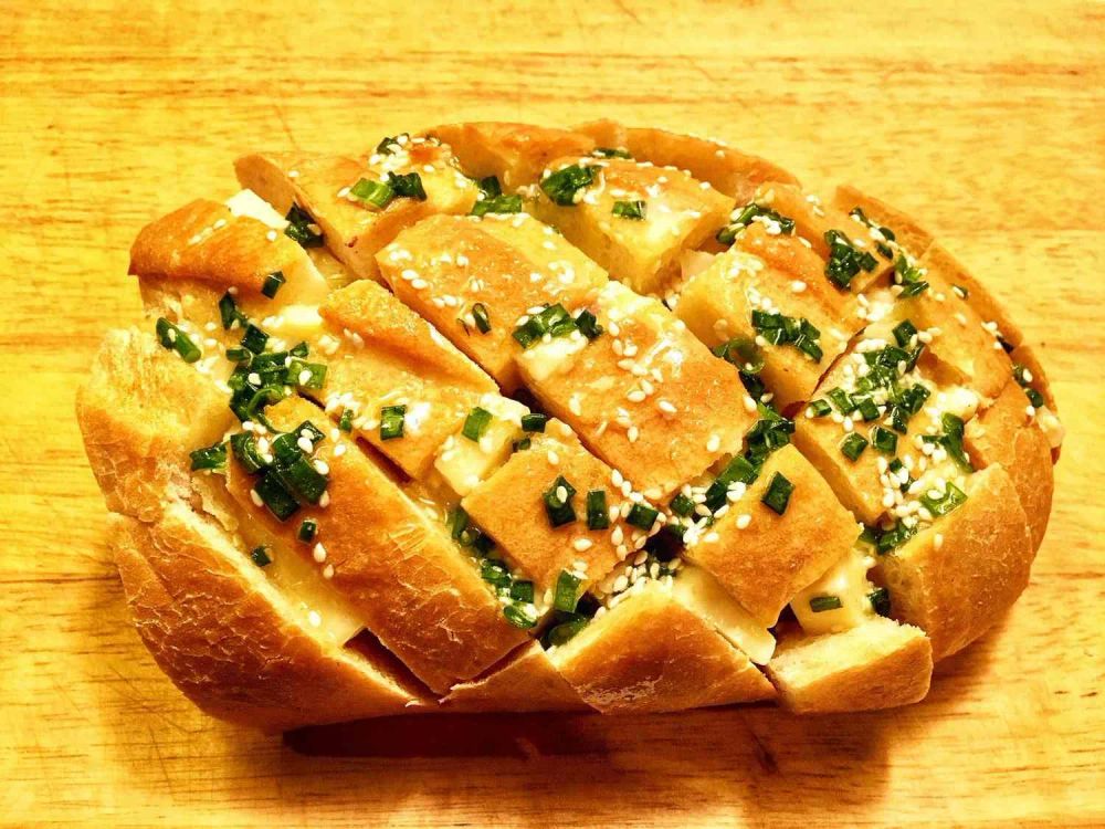 Cheesy Pull-Apart Bread